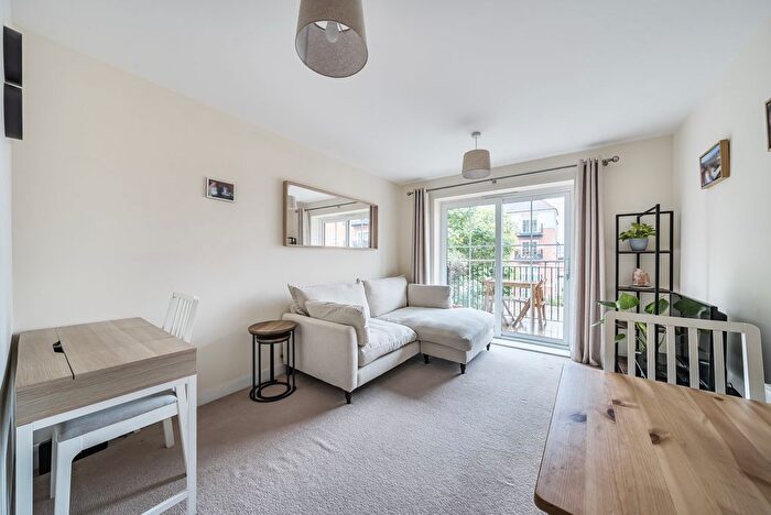 1 Bedroom Flat To Rent In Eden Road, Dunton Green, Sevenoaks, TN14