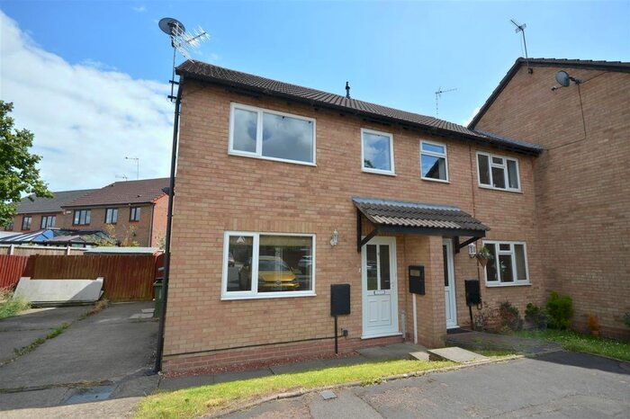 3 Bedroom Town House To Rent In Mason Close, Narborough, Leicester, LE19