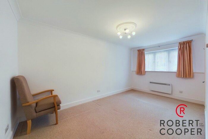 2 Bedroom Apartment For Sale In Winslow Close, Pinner, HA5