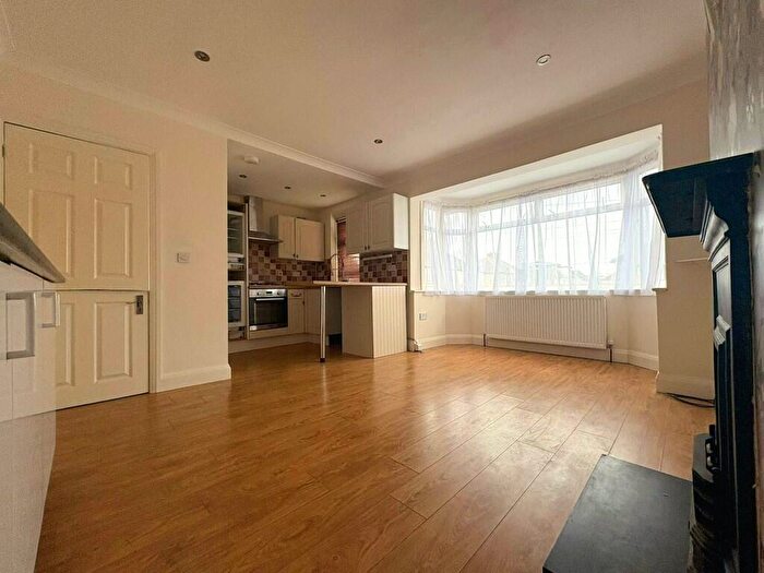 1 Bedroom Apartment For Sale In Farmstead Road, Harrow, HA3