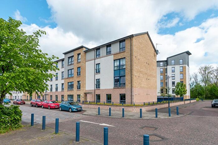 2 Bedroom Flat To Rent In Oatlands Square, Flat -, New Gorbals, Glasgow, G5
