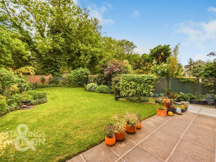 2 Bedroom Cottage For Sale In Buckenham Road, Strumpshaw, Norwich, NR13