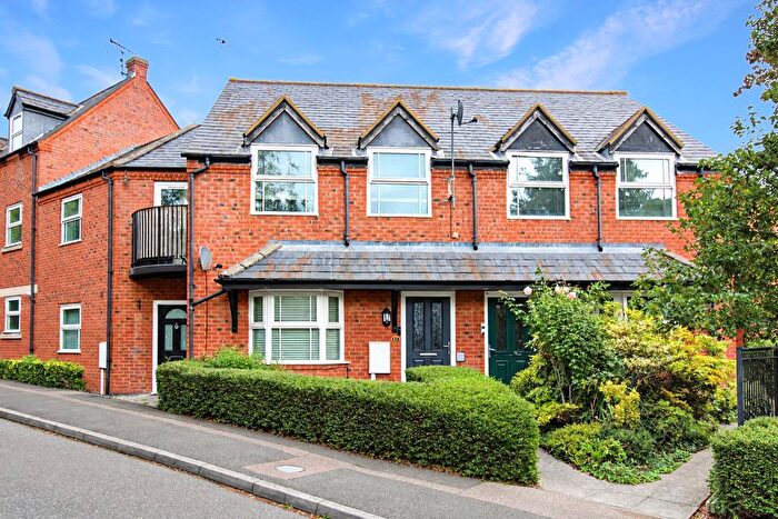 2 Bedroom Maisonette For Sale In Southland Drive, Bletchley, Milton Keynes, Buckinghamshire, MK2