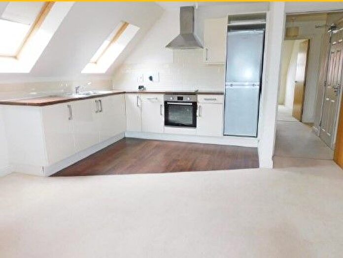 2 Bedroom Flat To Rent In Talbot Road, Bournemouth, BH9