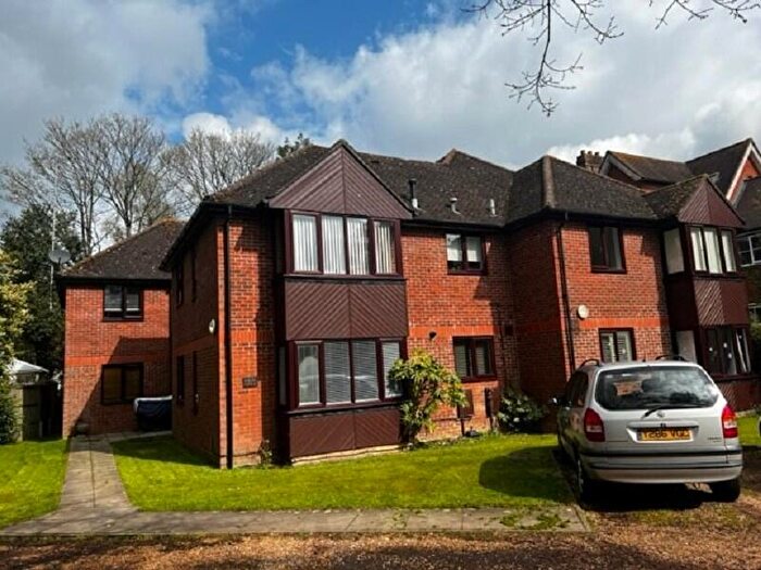 1 Bedroom Flat To Rent In North Parade, Horsham, West Sussex., RH12