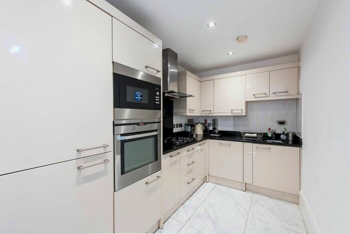 3 Bedroom Flat To Rent In Cromwell Road, South Kensington, London, SW7
