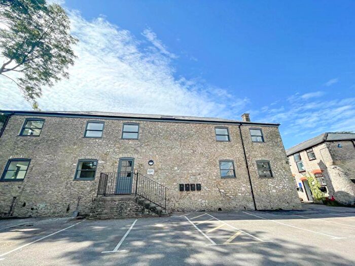 2 Bedroom Flat To Rent In Park Road, Shepton Mallet, BA4