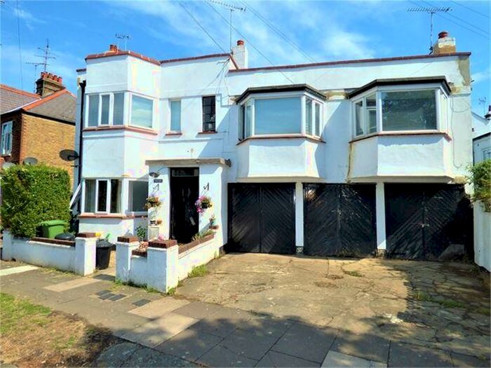 2 Bedroom Apartment To Rent In Southborough Drive, Westcliff On Sea, Westcliff On Sea, SS0