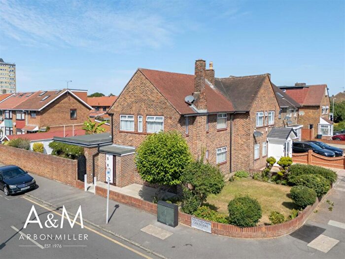 3 Bedroom Semi-Detached House For Sale In Leyswood Drive, Newbury Park, IG2