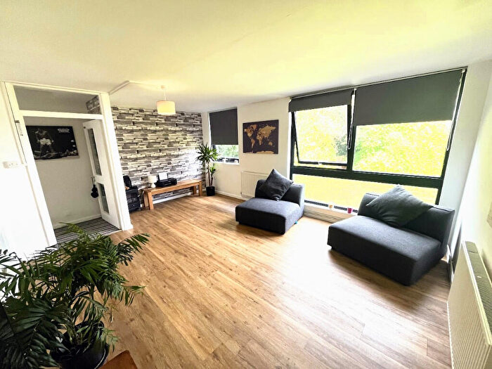 3 Bedroom Flat To Rent In Hamilton Road, Reading, Berkshire, RG1