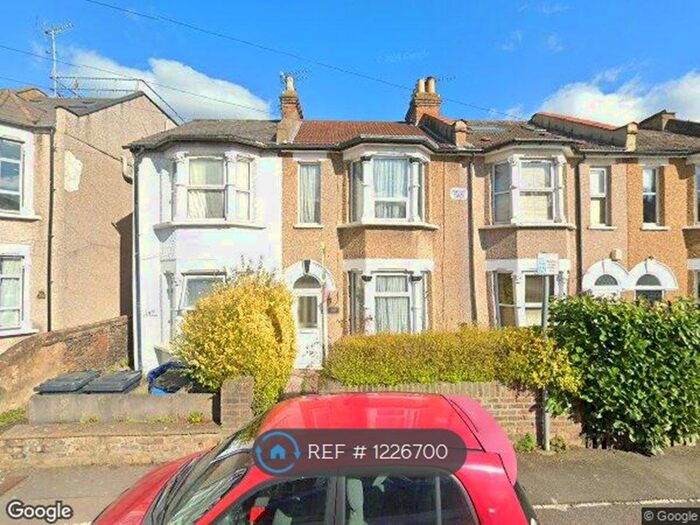 5 Bedroom Semi-Detached House To Rent In Lancaster Road, Barnet, EN4