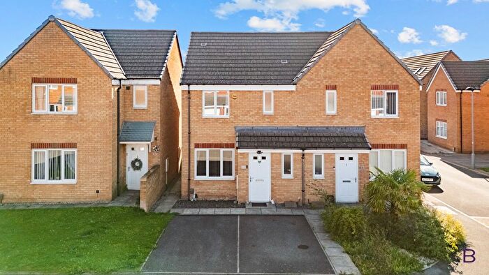 3 Bedroom Semi-Detached House For Sale In Pear Tree Close, Bradford, BD6