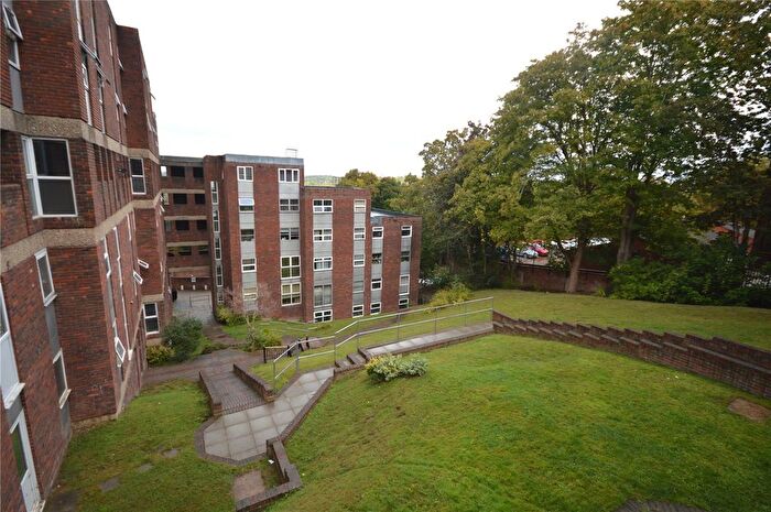 2 Bedroom Flat For Sale In Downs Road, Luton, Bedfordshire, LU1