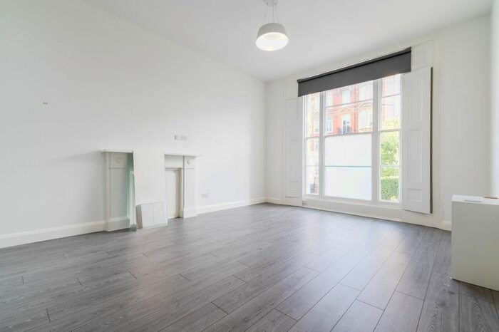 Studio To Rent In Pembridge Villas, London, W11