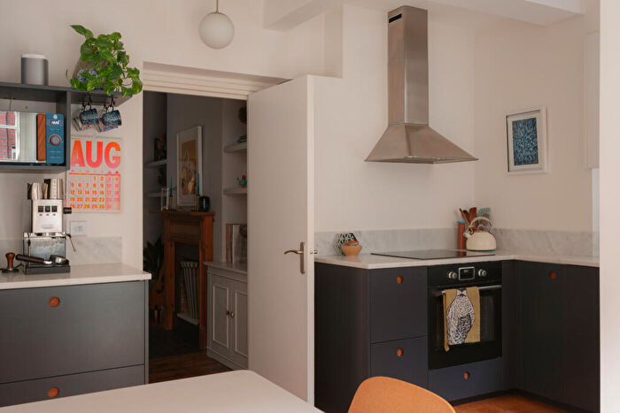 2 Bedroom Flat For Sale In Walton House, Montclare Street, London, E2