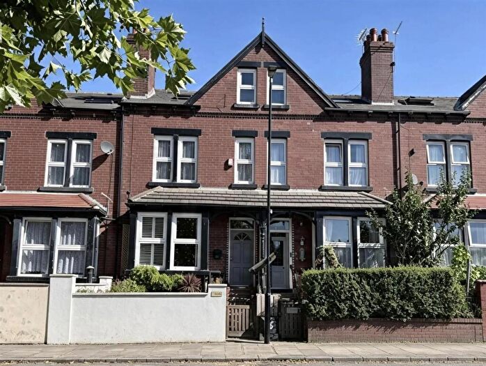 4 Bedroom House For Sale In Savile Drive, Chapeltown, LS7