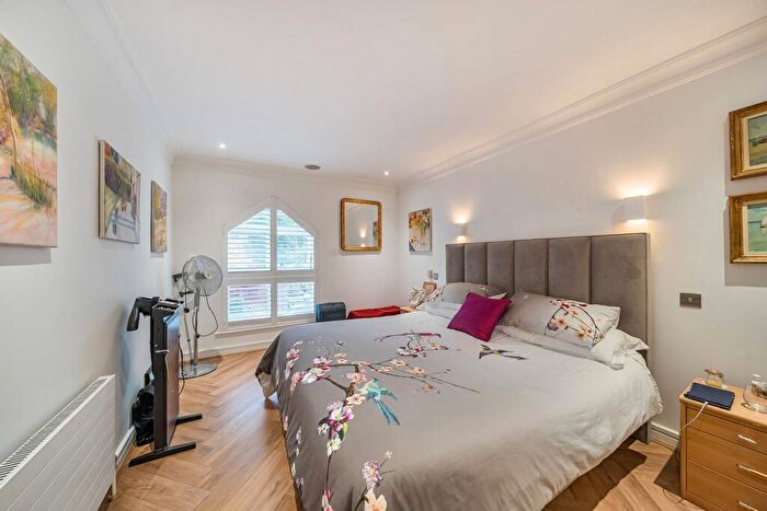 3 Bedroom Detached House To Rent In West Heath Road, Hampstead, London, NW3