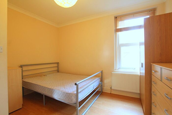 1 Bedroom Flat To Rent In Kingston Road, Wimbledon, SW19