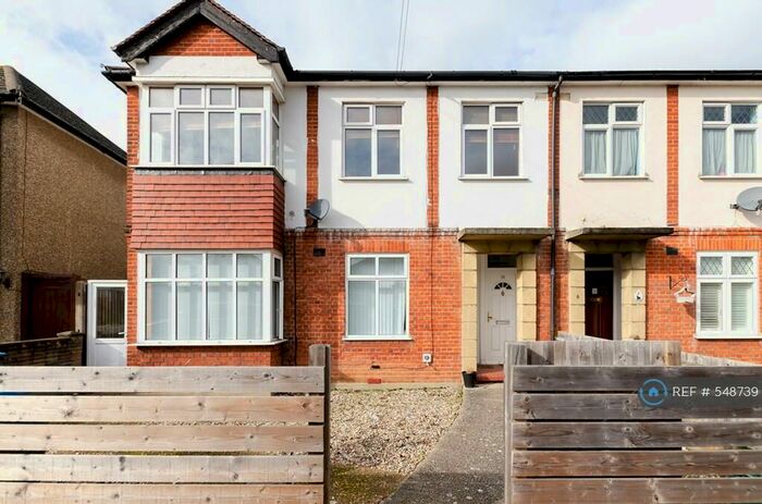 3 Bedroom Flat To Rent In Ravensbury Avenue, Morden, SM4