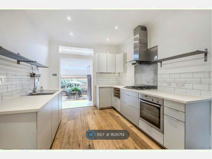 1 Bedroom Flat To Rent In Gassiot Road, London, SW17