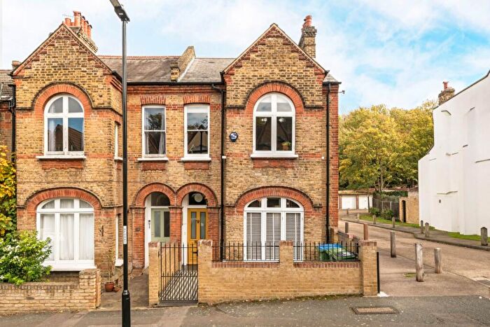 4 Bedroom End Of Terrace House For Sale In Elliscombe Road, Charlton, SE7
