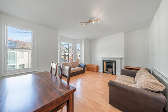 1 Bedroom Apartment To Rent In Leicester Road, London, N2