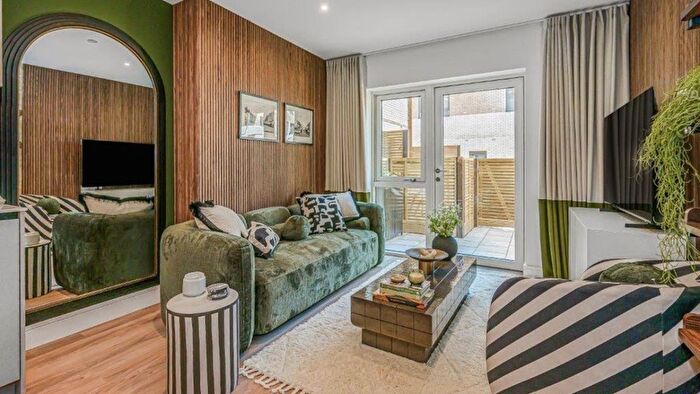 2 Bedroom Flat For Sale In Craneford House, Rose Square, Twickenham Square, TW2