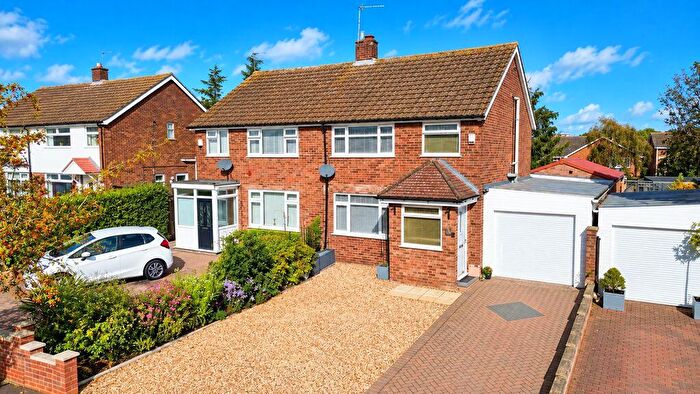 3 Bedroom Semi-Detached House For Sale In The Buntings, Bedford, MK41
