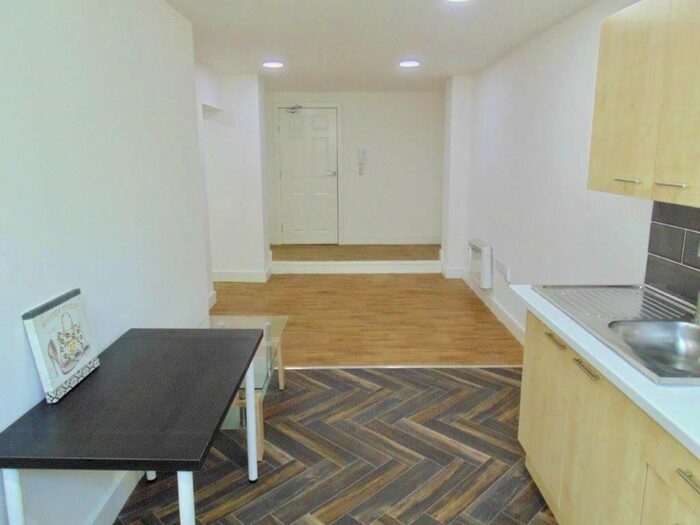 1 Bedroom Flat To Rent In St. Johns Road, Birkby, Huddersfield, HD1