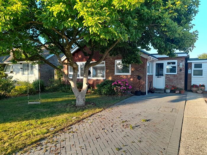 3 Bedroom Semi-Detached Bungalow For Sale In Spinney Walk, Barnham, PO22