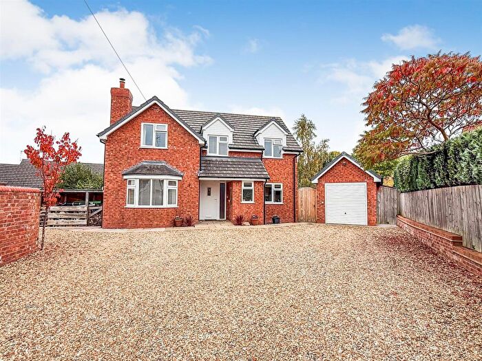 4 Bedroom Detached House For Sale In Station Road, Gobowen, Oswestry, SY11