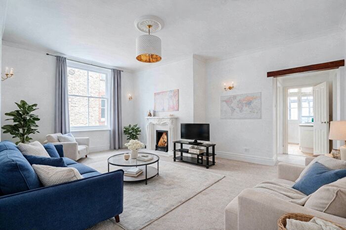 2 Bedroom Flat To Rent In Drayton Court, Drayton Gardens, Chelsea, SW10