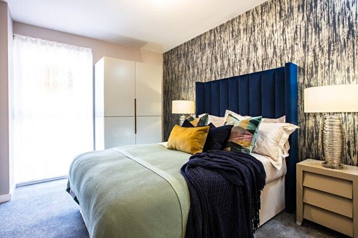 2 Bedroom Flat For Sale In High Street, Southall, UB1