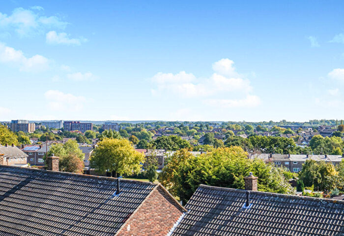 1 Bedroom Apartment For Sale In The Knares, Lee Chapel South, Basildon, Essex, SS16