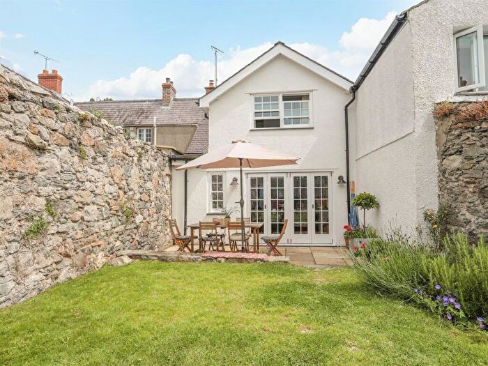 3 Bedroom Terraced House For Sale In Wexham Street, Beaumaris, LL58