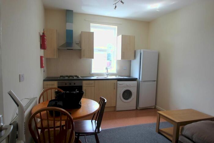 3 Bedroom Flat To Rent In Bristol Road, Selly Oak, Birmingham, B29