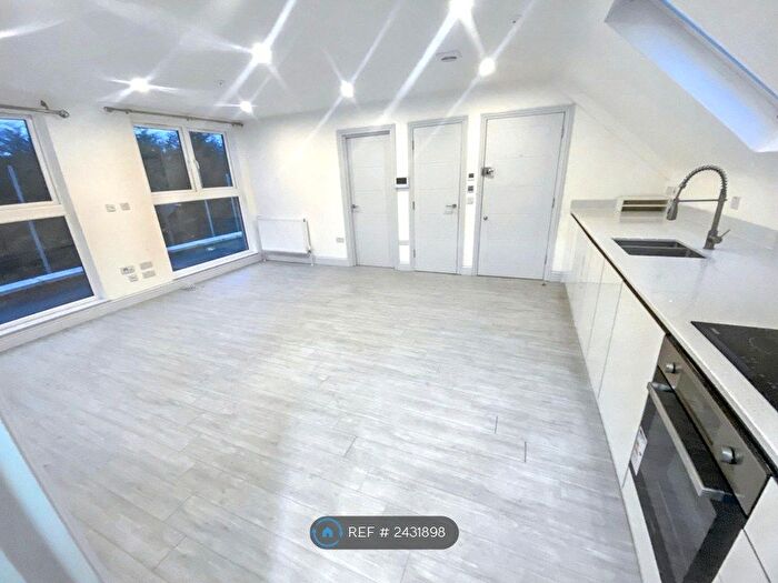 2 Bedroom Flat To Rent In Coombe Road, Croydon, CR0