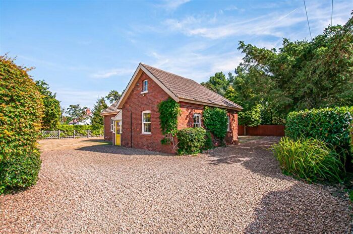 3 Bedroom Detached Bungalow For Sale In Sandholme Road, Eastrington, Goole, DN14