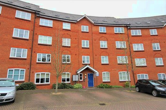 2 Bedroom Flat To Rent In Crown Quay, Bedford, MK40