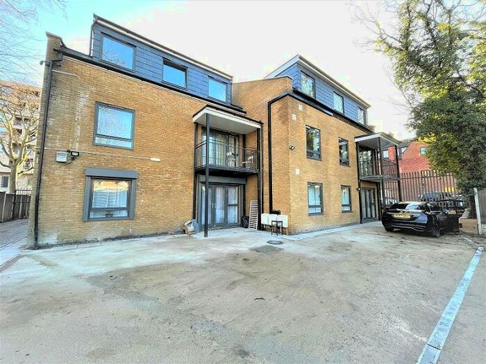 2 Bedroom Flat To Rent In Fore Street, London, N18