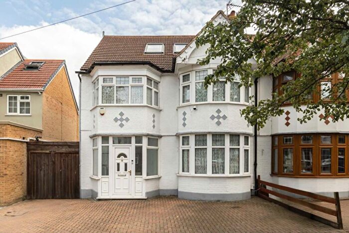 5 Bedroom Semi-Detached House To Rent In Park Avenue North, Willesden, NW10