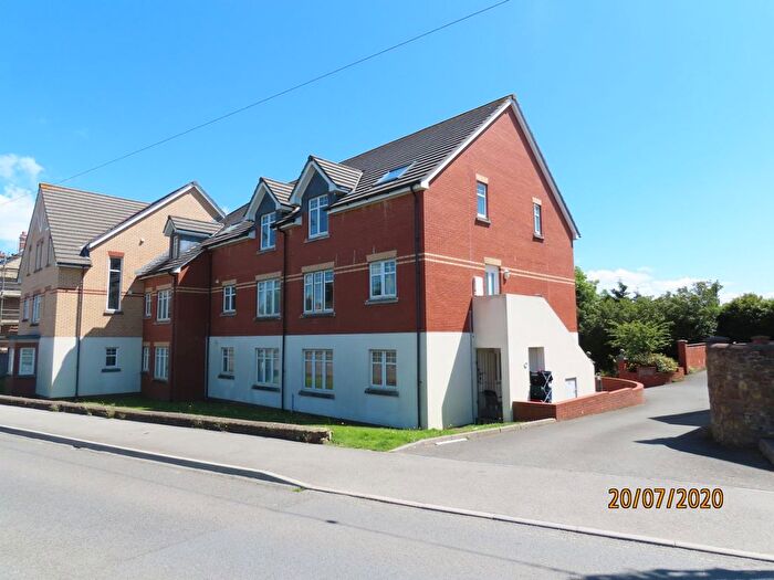3 Bedroom Flat To Rent In Clovelly Road, Bideford, EX39