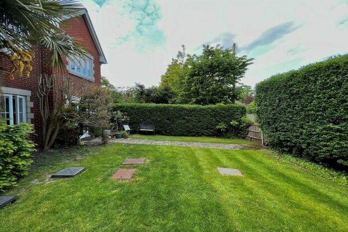 2 Bedroom Flat To Rent In Canella Place, Reigate, RH2