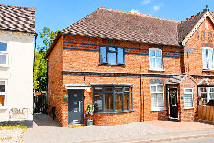 3 Bedroom Semi-Detached House For Sale In Main Street, Overseal, DE12