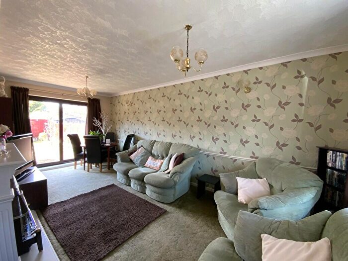 2 Bedroom Semi-Detached House For Sale In David Avenue, Lincoln, LN1