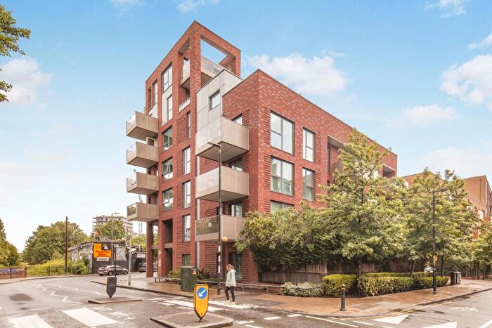 2 Bedroom Flat To Rent In New Church Road London, SE5