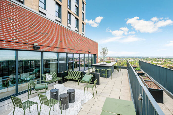 3 Bedroom Apartment To Rent In Sutton Court Road, Sutton, SM1