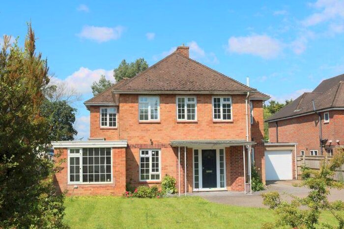 5 Bedroom Detached House To Rent In Bed Detached Executive Home - School Close, High Wycombe, HP11