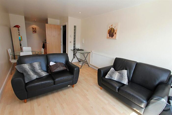 1 Bedroom Flat To Rent In Balmoral Place, Brewery Wharf, LS10