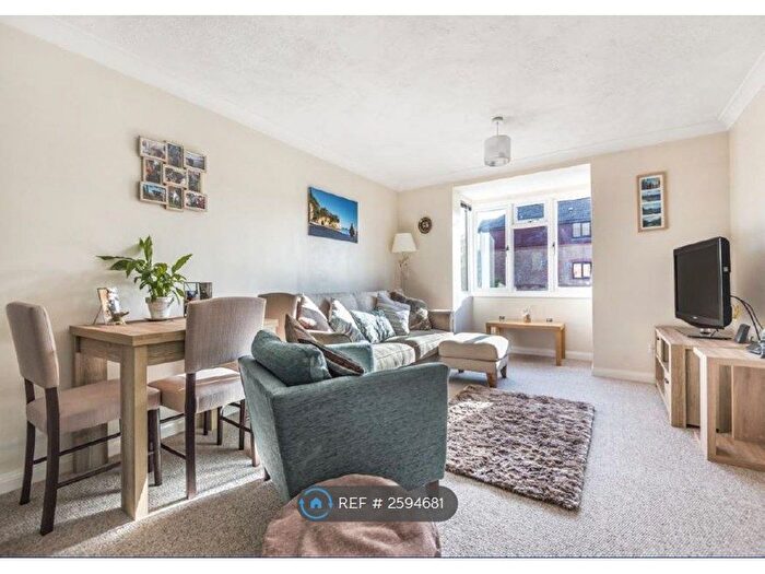 1 Bedroom Flat To Rent In Chestnut Close, Fleet, GU51